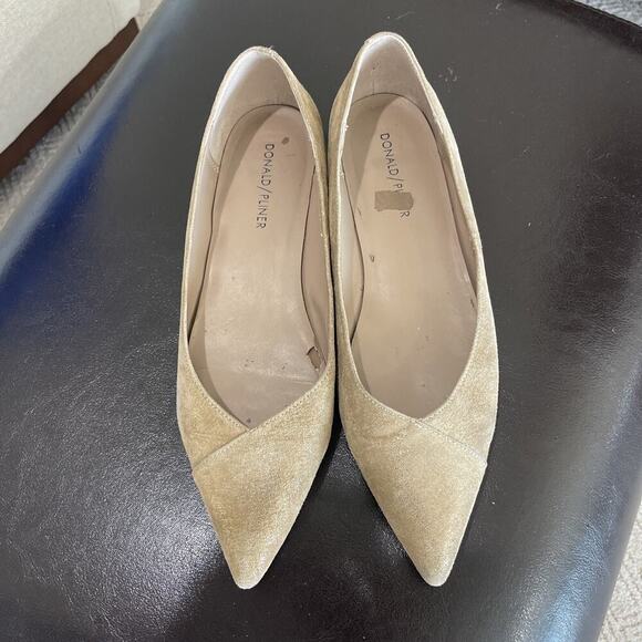 Donald J. Pliner Shimmering Gold Pointed Flats - Picture 4 of 12